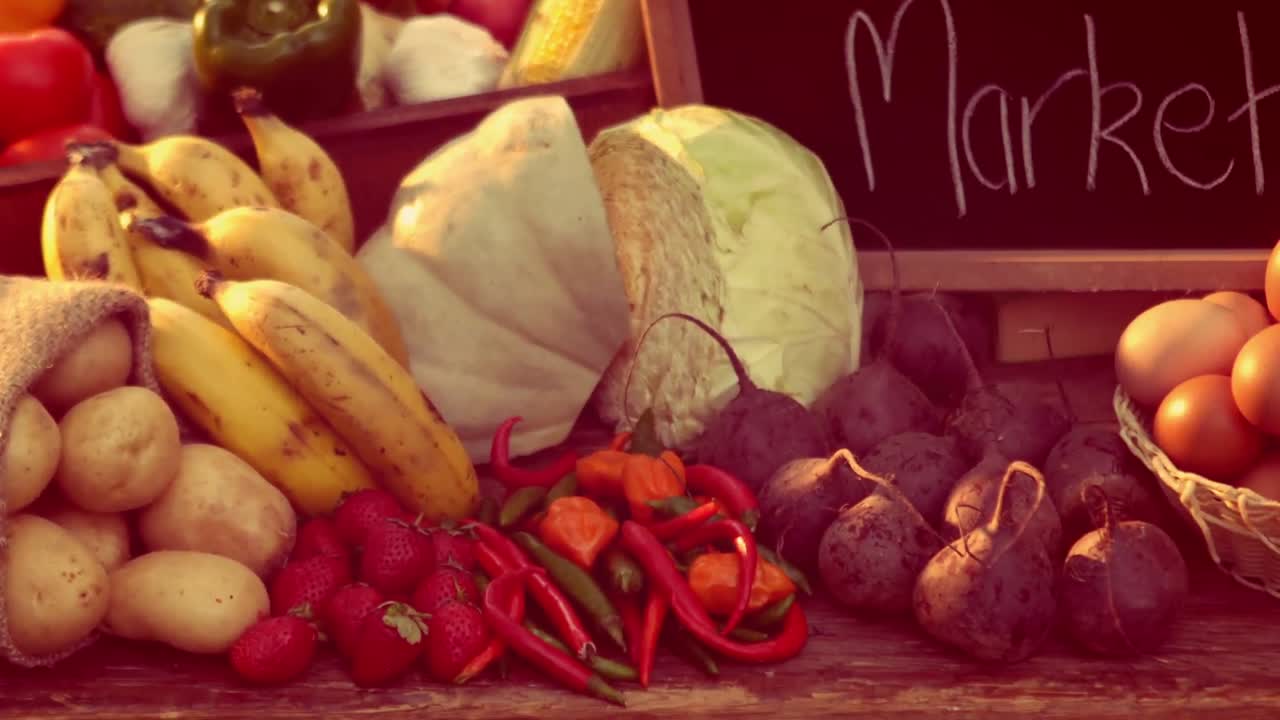 신선 한 과일 과 채소 를 먹는 테이블