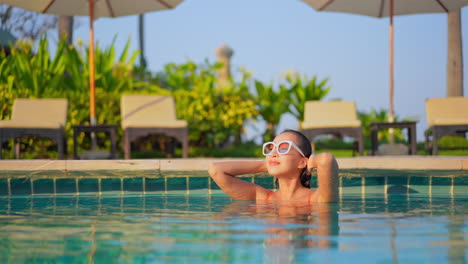 Pretty-Woman-in-the-Hotel-Swimming-Pool-Enjoying-the-Sunshine