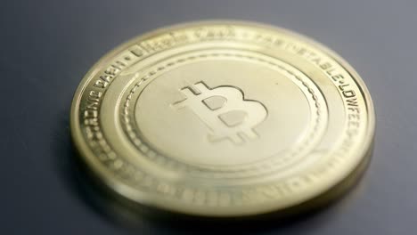 detalle de super primer plano de la moneda de oro en efectivo de bitcoin