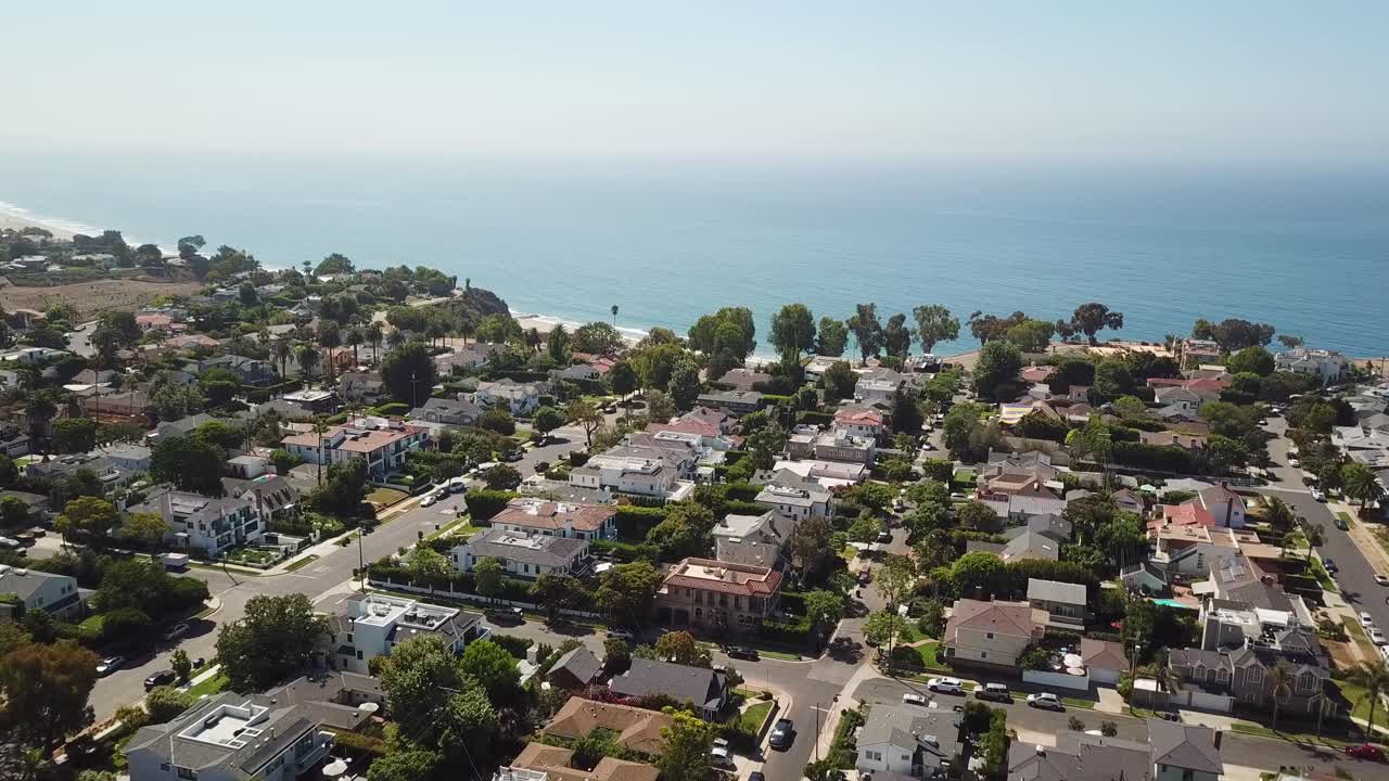 태평양 팔리세이드 (pacific palisade) 의 공중 비행장, 로스앤젤레스 교외 지역, 바다 전망과 모래 해변