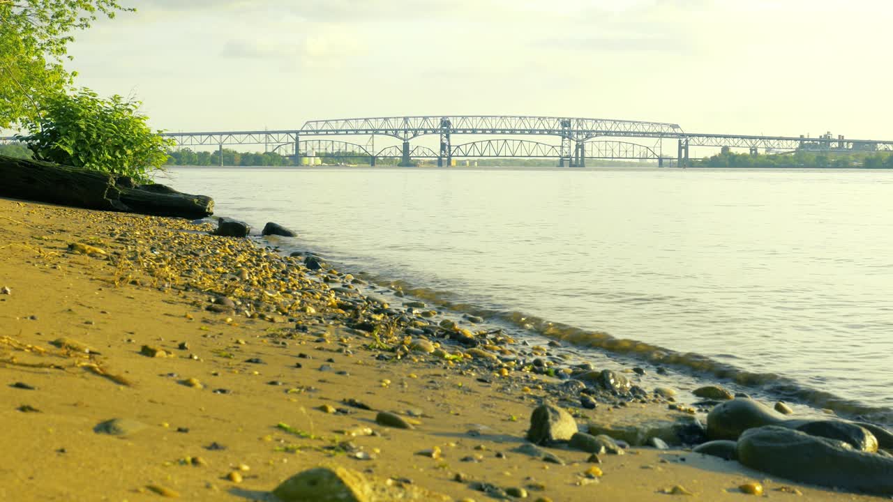 팔미라 nj 자연 공원 로키 쇼어에서 델라웨어 강에 있는  ⁇ 시 로스 다리