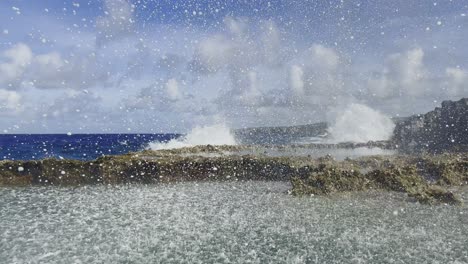 fotografía de cerca del agujero de soplo en tinian, islas marianas del norte