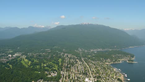 Erkunden-Sie-Mit-Diesem-Faszinierenden-Luftbildvideo-Die-Atemberaubenden-Landschaften-Von-North-Vancouver,-BC,-Von-Oben