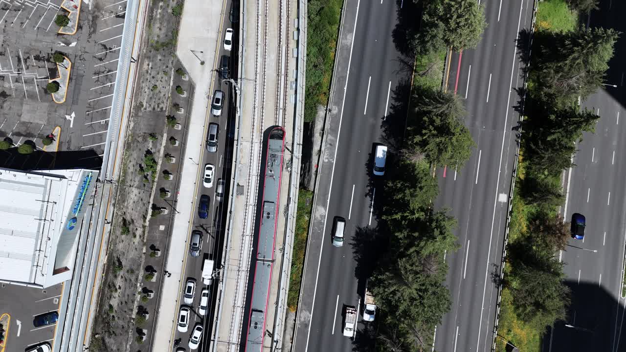 Drone captures high-speed Mexico-Toluca train in motion, CDMX
