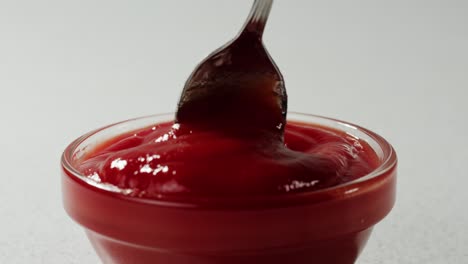 una cuchara de ketchup
