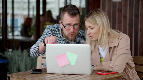 business couple discussing project at a cafe