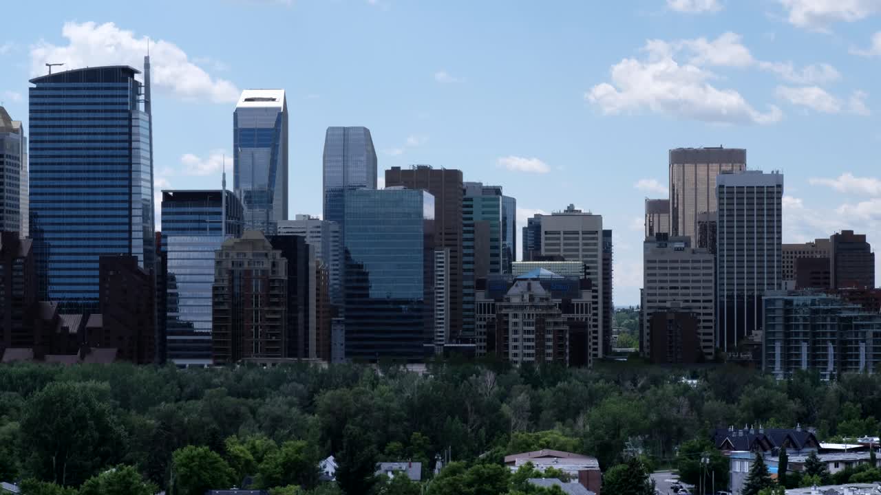time-lapse del centro de calgary con nubes y sombras