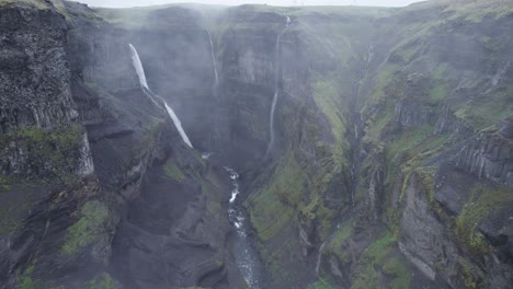 Tall-mossy-cliffs-with-waterfalls