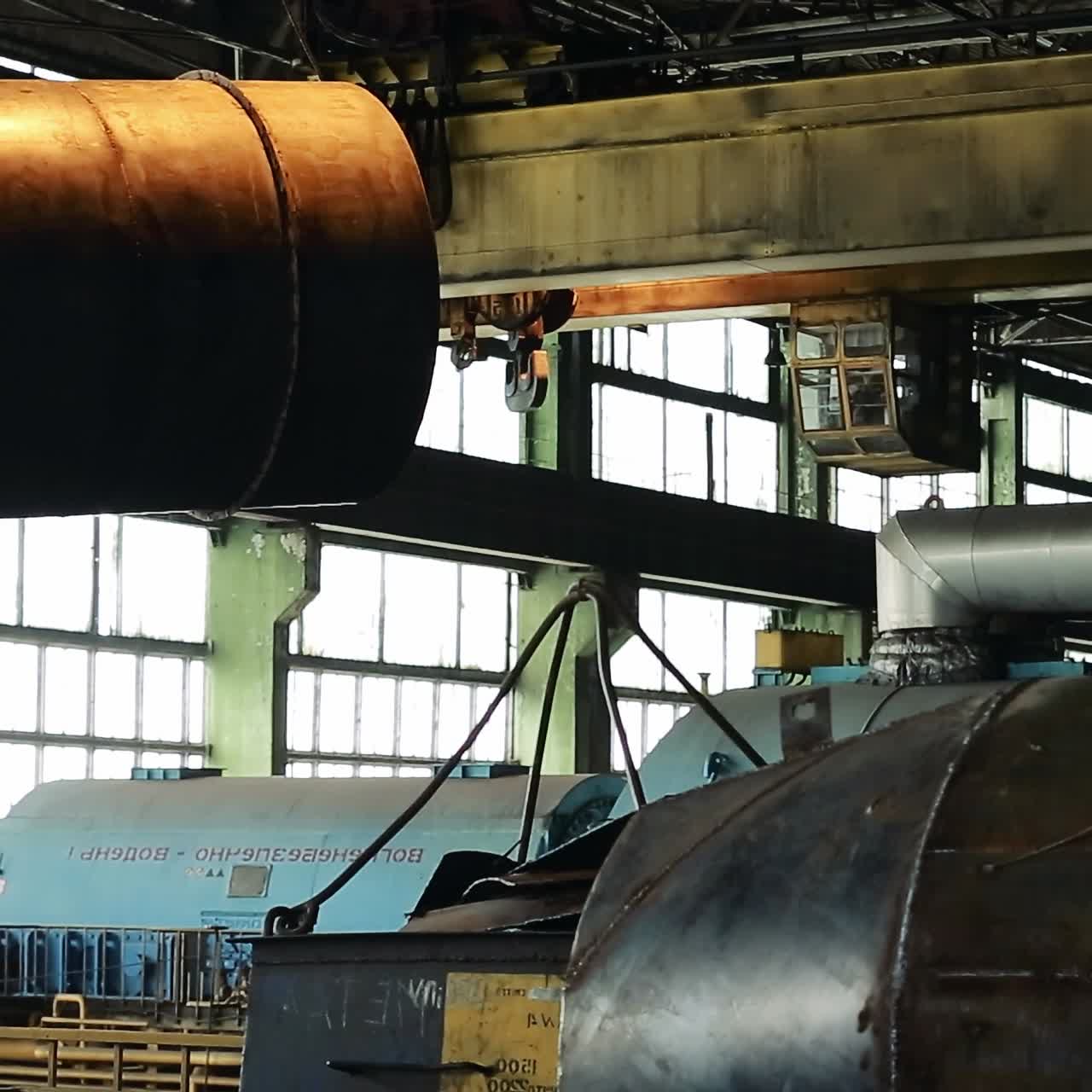 Overhead crane in power plant