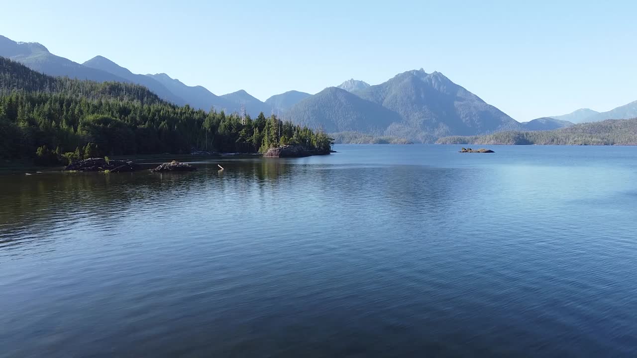 Lac Kennedy Vue aérienne de la côte ouest Île Laylee, Île de Vancouver, Canada