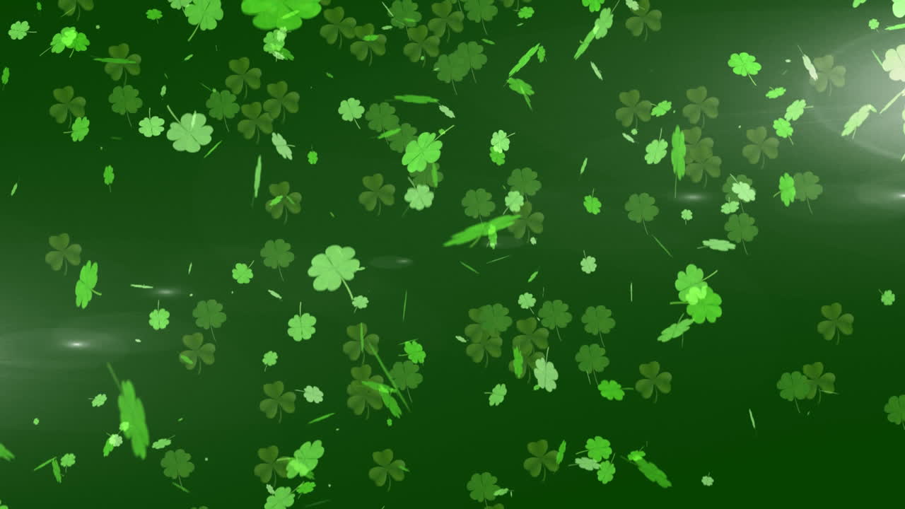 Animazione di trifogli verdi che cadono su sfondo verde scuro per San Patrizio