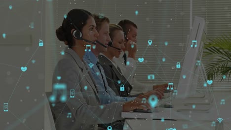 Un-Equipo-De-Empresarios-Trabajando-En-Un-Call-Center