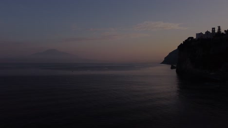 Morning-in-Italy-across-the-Vesuvius-vulcano