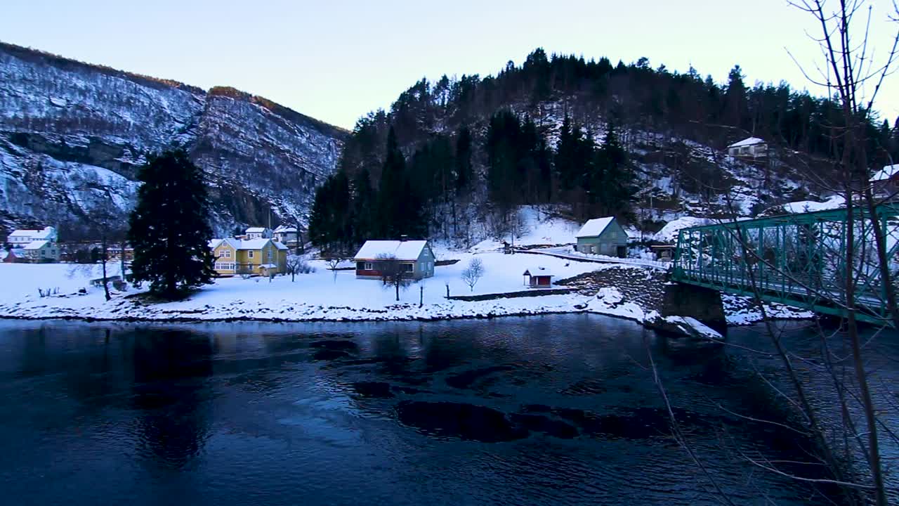 veneilyä Norjan Bergeniä ympäröivillä vuonoilla