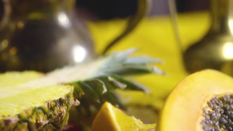 naturaleza muerta misteriosa: mesa inspirada en goya con jarra de oro, piña y papaya