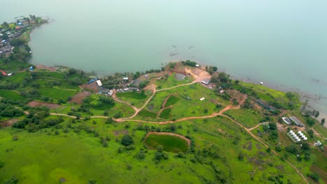 Hermosa-Vista-De-Drones-Del-Lago-Pawana-En-Temporada-De-Lluvias