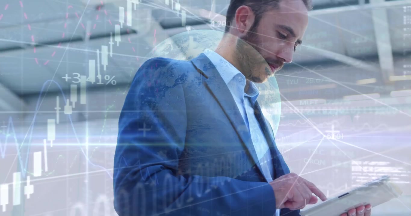 Uomo che tocca il tablet nell'atrio, causando il movimento di grafici finanziari e di un globo mentre analizza i mercati
