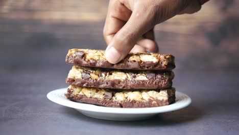 chocolate granola bars