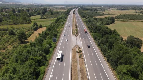 Carretera-Asfaltada-Con-Drone-Aéreo-De-Zona-Rural