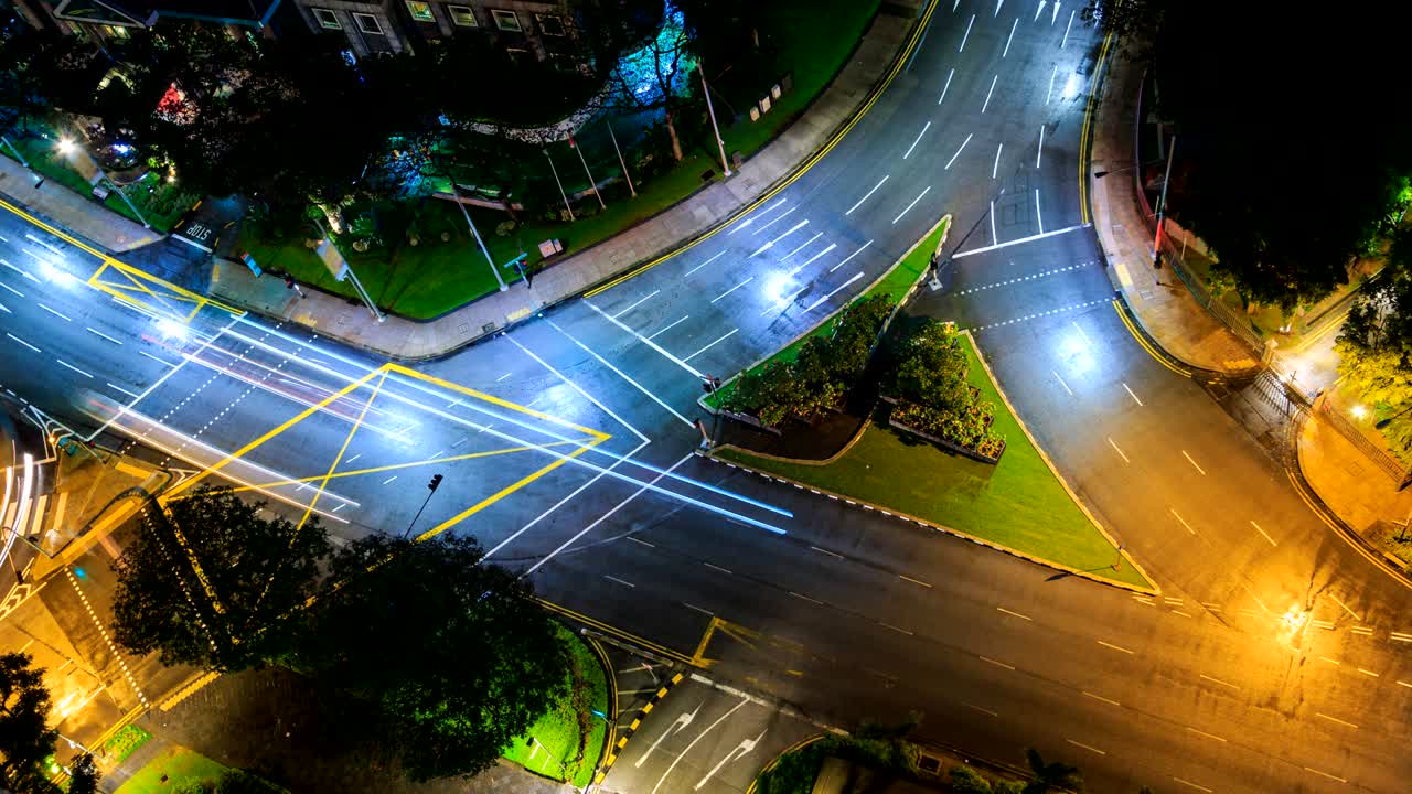 고속 교차로 교통의 밤 시간 4k 시간 지연 (루핑)