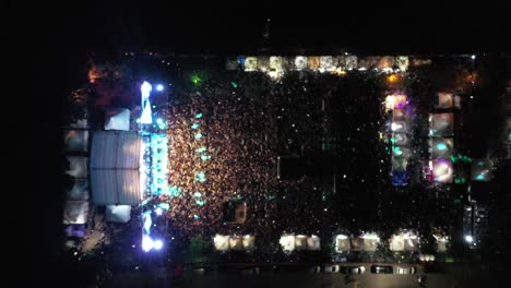 vista aérea de un concierto nocturno