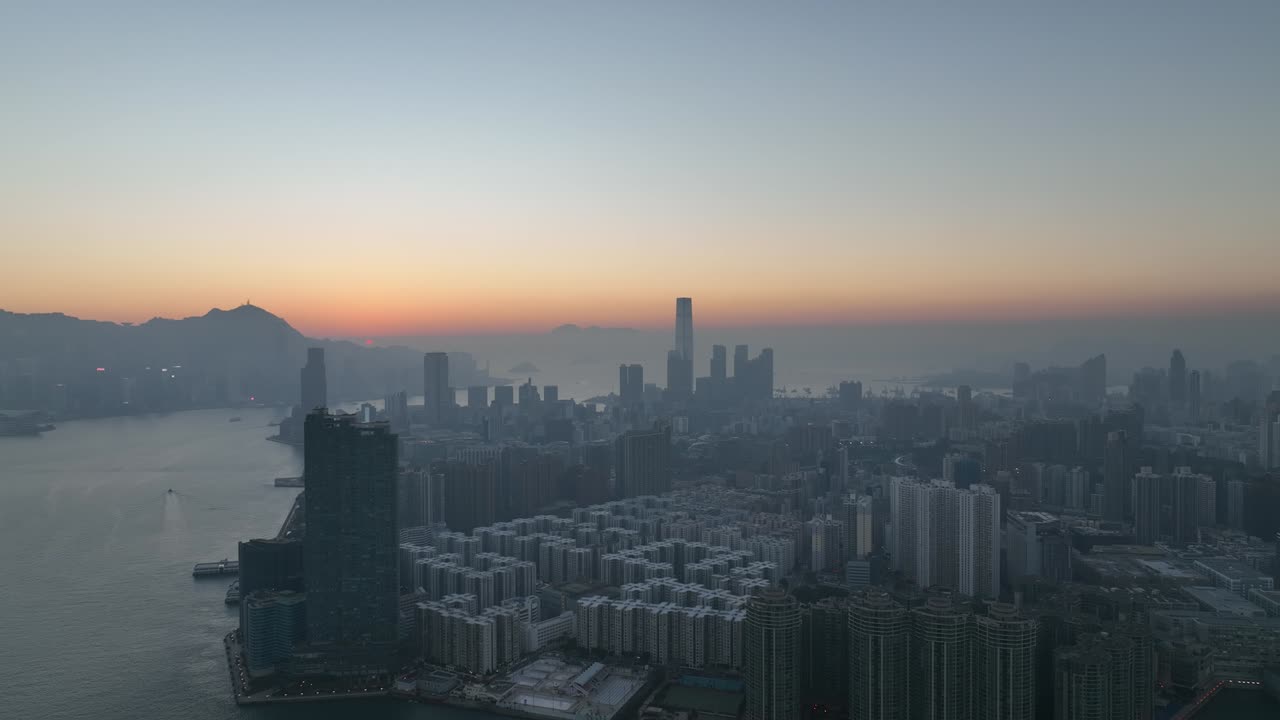 imágenes aéreas en 4k de la ciudad de hong kong al atardecer