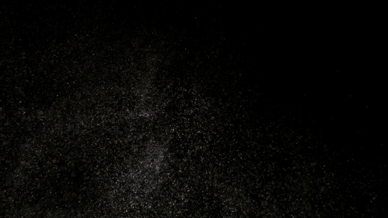 검은 바탕에 분리 된 파우더