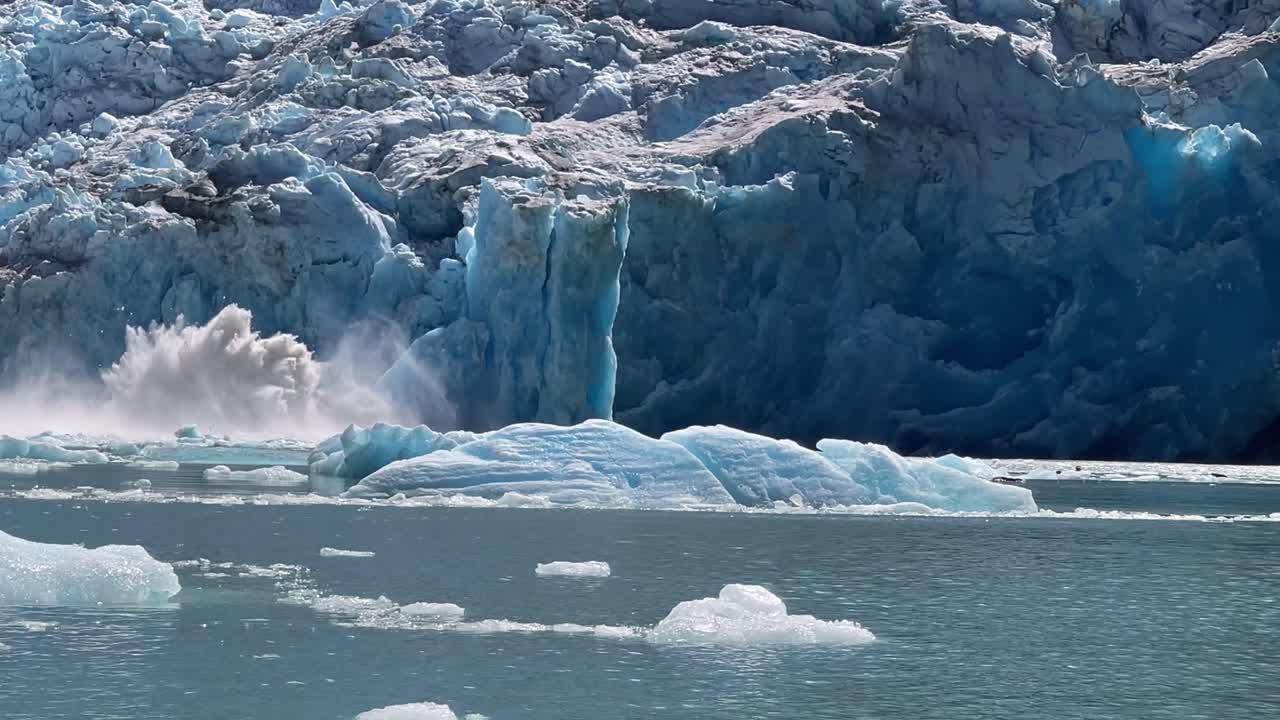 알래스카의 sawyer glacier calving에 대한 훌륭한 영상