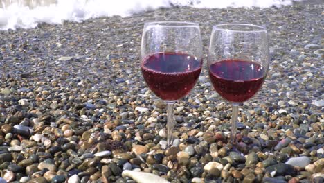 vino rojo en la playa