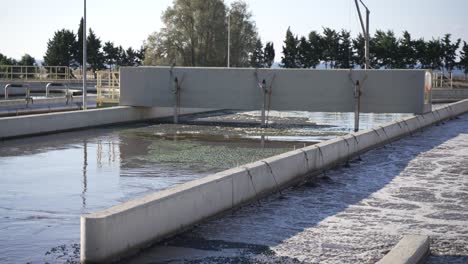 limpieza de aguas residuales en el proceso de aireación en la planta de tratamiento de aguas