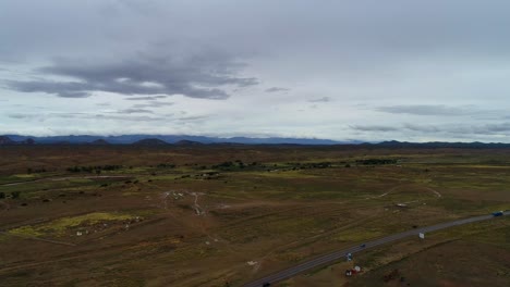 Desierto-Y-Vista-Aérea-De-La-Frontera-Argentina-Y-Boliviana,-Provincia-De-Jujuy,-En-El-Fondo-Villazon-Bolivia-1