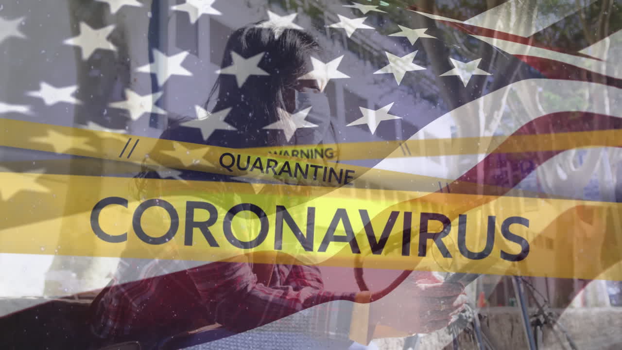 cintas amarillas de la policía y la bandera de los estados unidos ondeando contra una mujer con máscara facial usando un teléfono inteligente