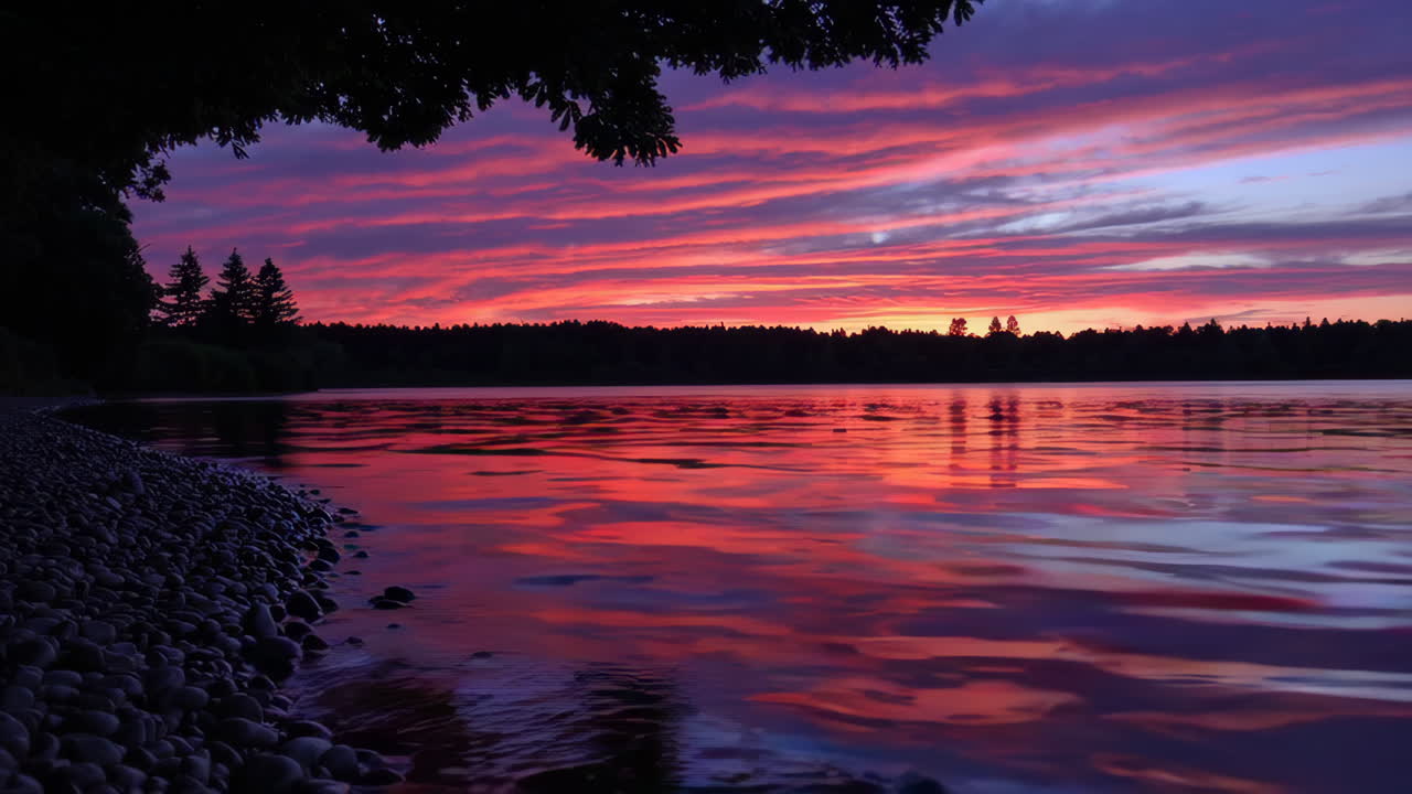 puesta de sol sobre un lago