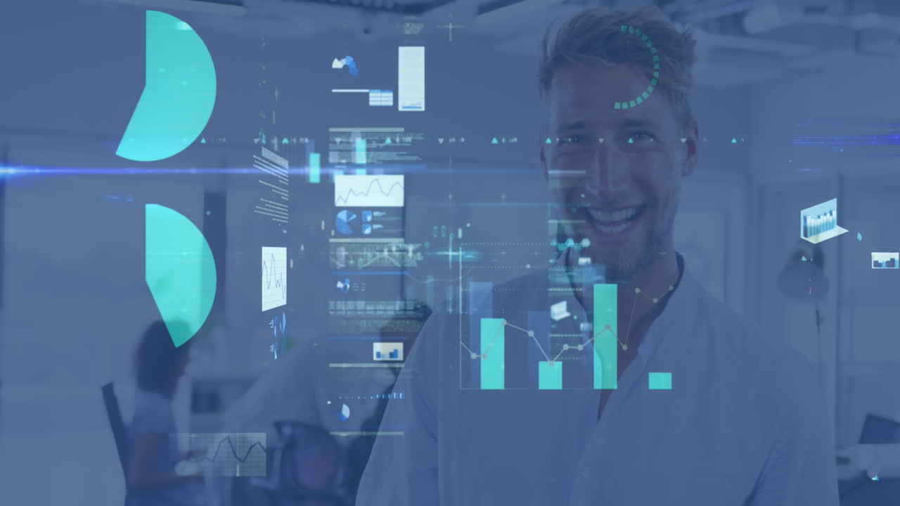 Animasjon av skjermer med statistisk databehandling, mot en smilende mann på kontoret