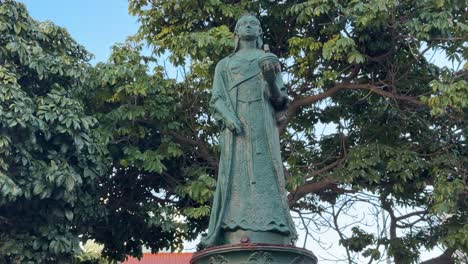 statue of queen victoria in sea point , cape town
