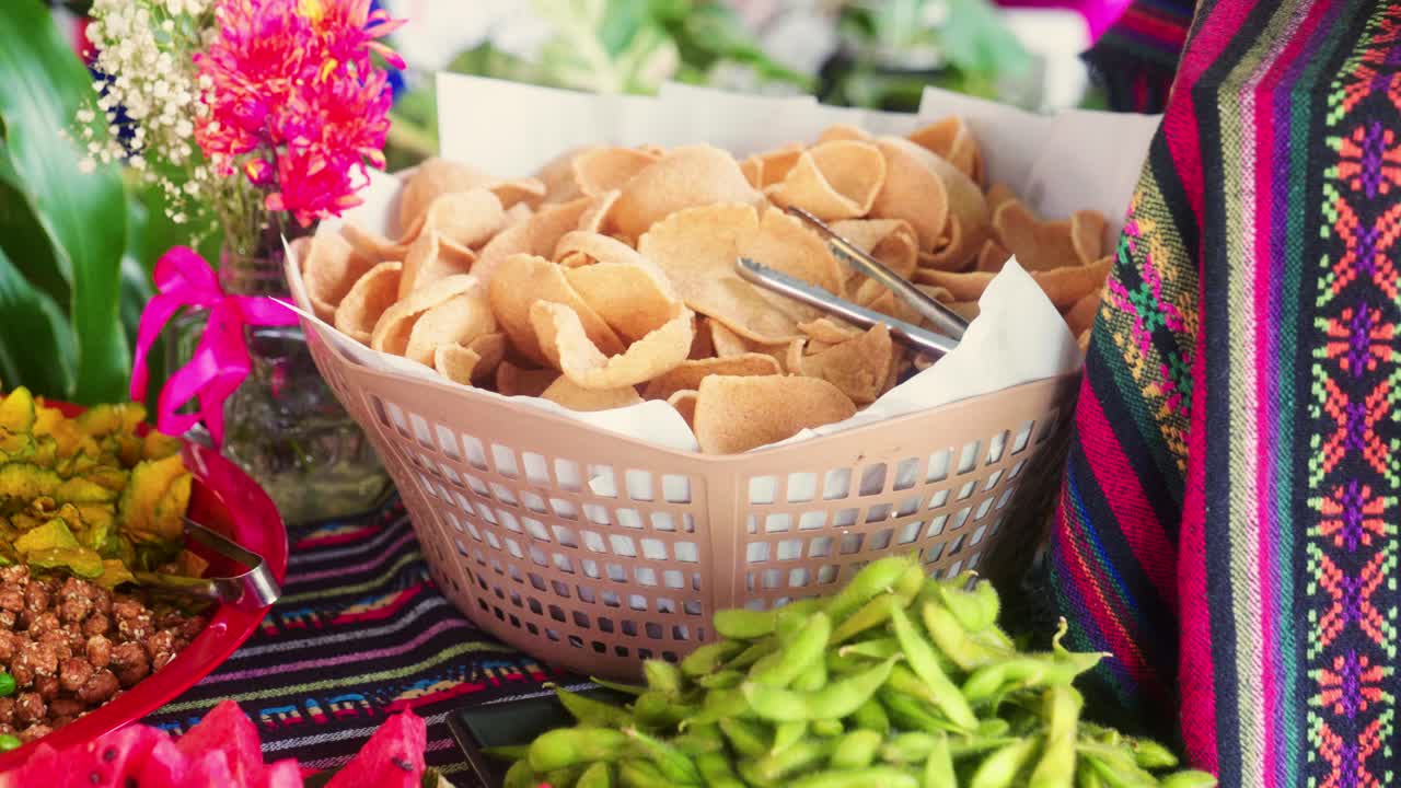 태국의 레스토랑에서 먹을 수 있는 태국 음식의 4k 영화 요리 영상