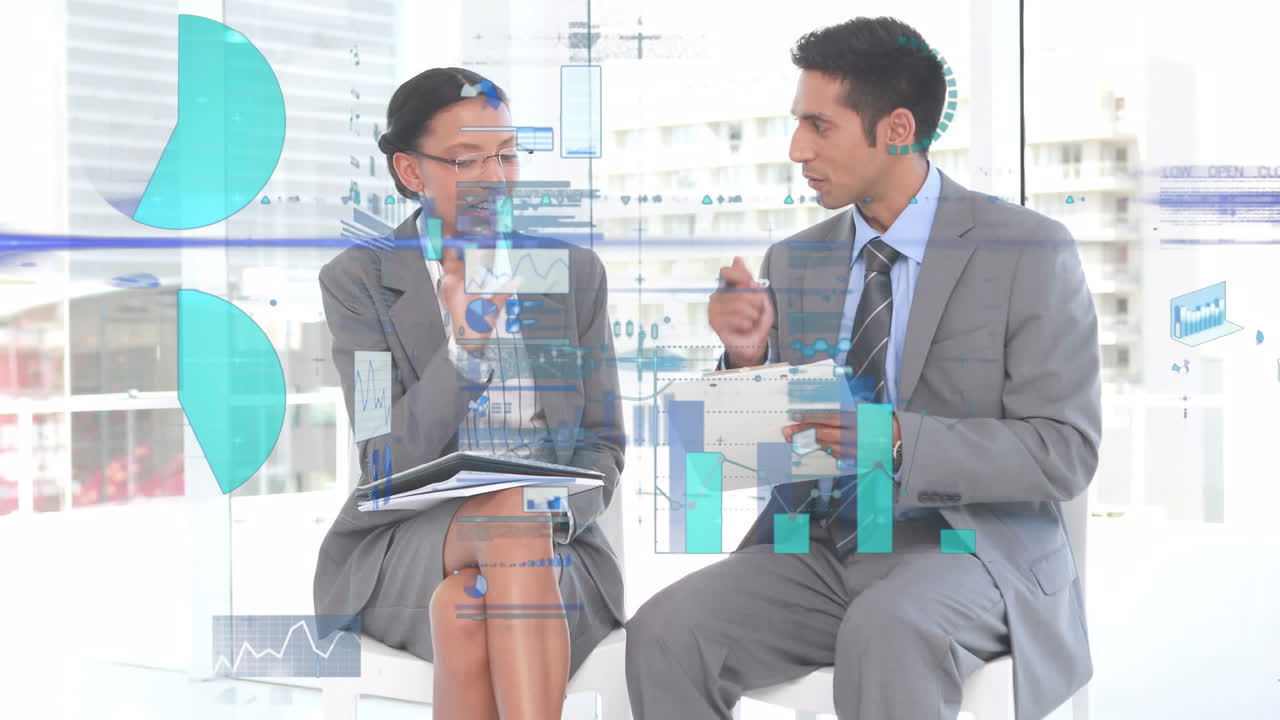 사무실에서 다양한 비즈니스 사람들에 대한 데이터 처리의 애니메이션