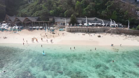 Melasti-Beach-Fliegen-über-Den-Schönen-Surferstrand-In-Bali-Indonesien