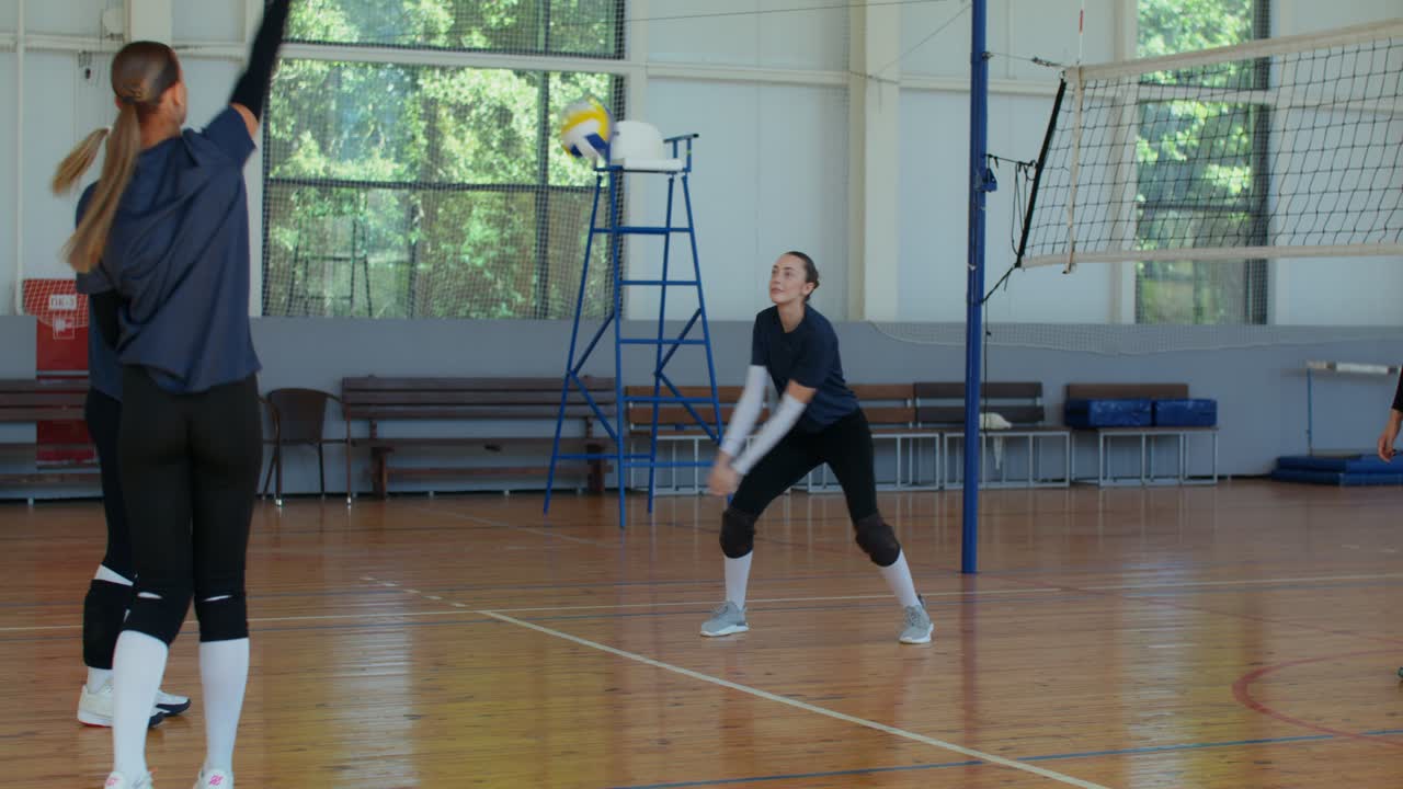 Ćwiczenia drużyny siatkówki