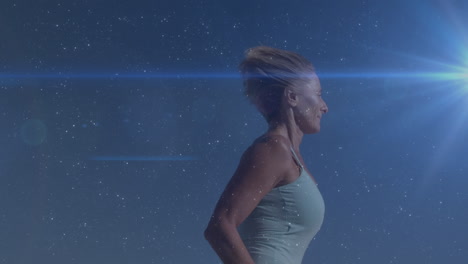 animación de una mujer caucásica corriendo en la naturaleza con una luz azul brillante moviéndose en primer plano