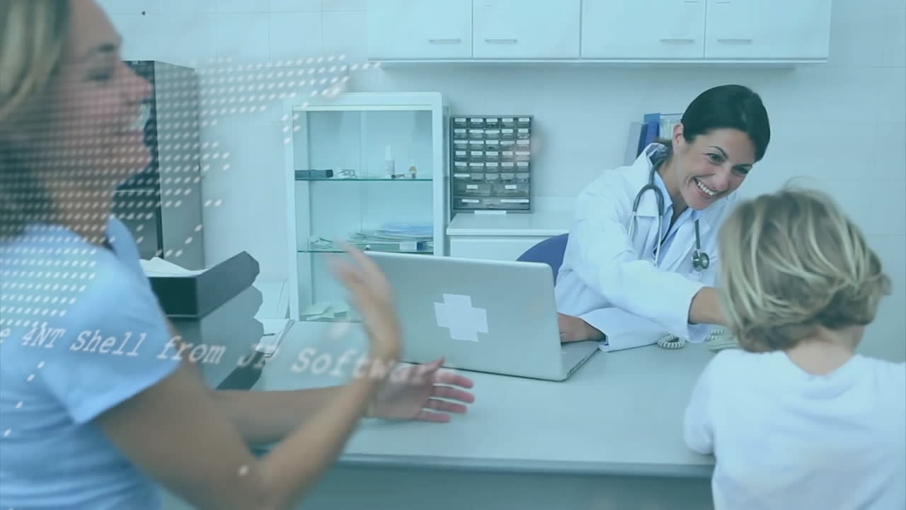 animación del procesamiento de datos con mapa mundial sobre diversos médicos y pacientes