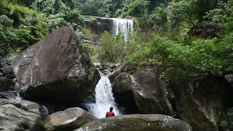 Wunderschöner-Srilankischer-Wasserfall-Namens-Nalagana-Falls-In-Der-Provinz-Sabaragamuwa