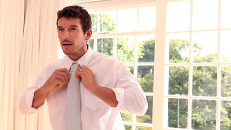 Businessman-adjusting-his-tie