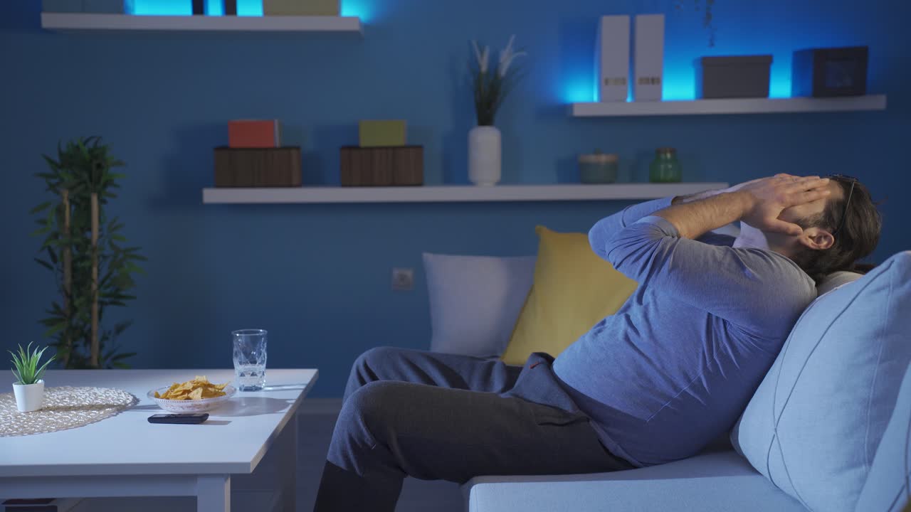 자신감을 잃은 젊은이, 우울증에 걸렸어요