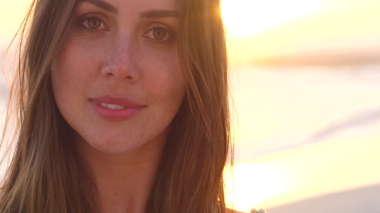 retrato de una mujer relajada y feliz