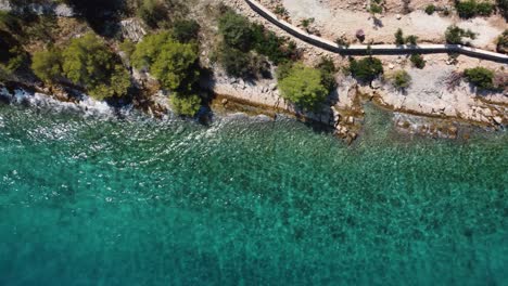 La-Playa-Más-Salvaje-De-La-Naturaleza-Con-Aguas-Turquesas-únicas,-Isla-De-Brac,-Croacia