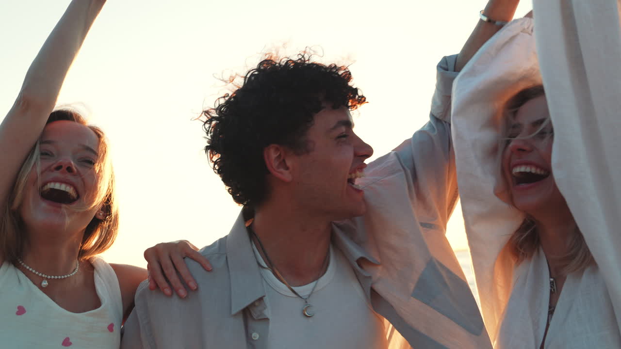 해가 지면 친구들이 웃는다