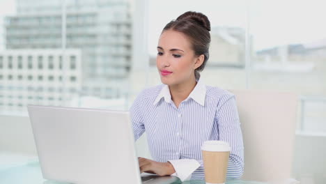 Young-businesswoman-working-on-her-laptop