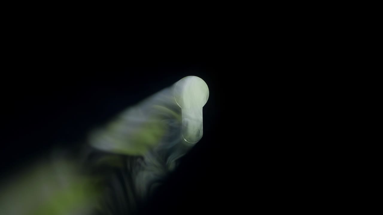 таинственный свет через ключицу.