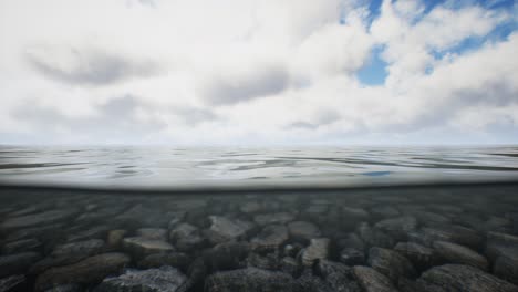 paisaje marino oceánico con el cielo y la ola oceánica divididos por la línea de flotación a la parte submarina